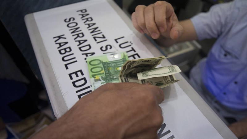 Доллар «перешагивает» через отметку в 16 лир, евро — через 17