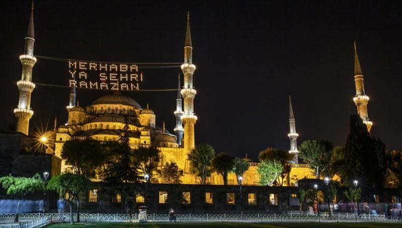 В Турции начался священный месяц Рамадан