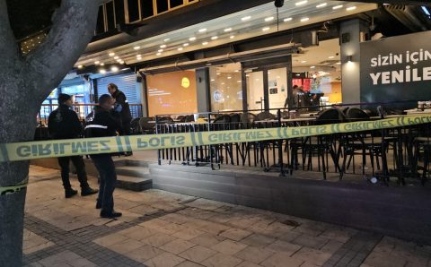 В Адане произошло вооруженное нападение на Starbucks