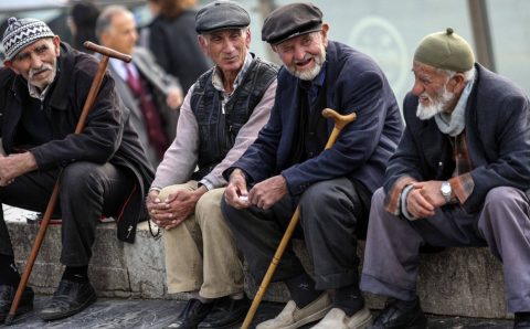 Sözcü: Один немецкий пенсионер живет как пять турецких стариков