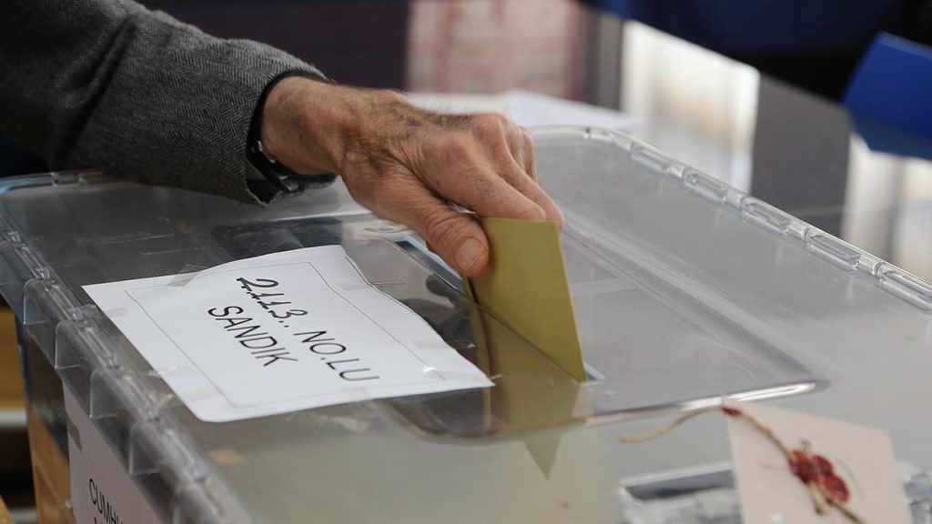 Сегодня в Турции начинается распространение бюллетеней для выборов