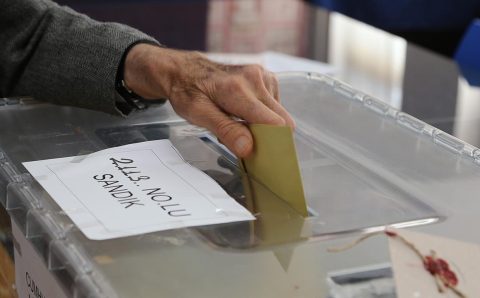 Сегодня в Турции начинается распространение бюллетеней для выборов