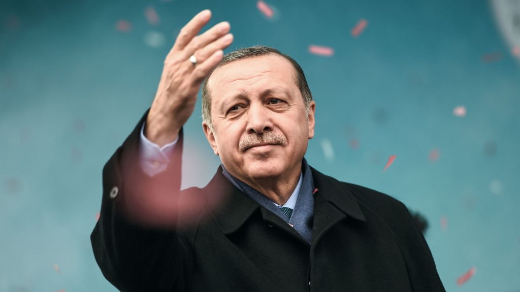 Эрдоган не смог сдержать эмоций от клипа, посвященного его 70-летию